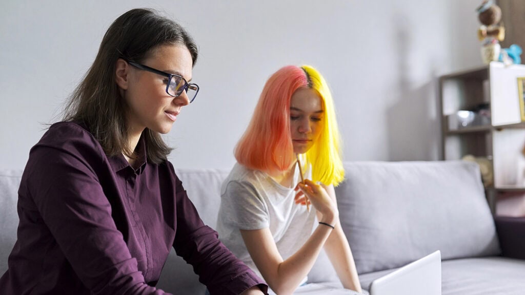 Behaviour practitioner in Brisbane consulting with teenager regarding her challenging behaviours, to assist her parent about the current NDIS behaviour support