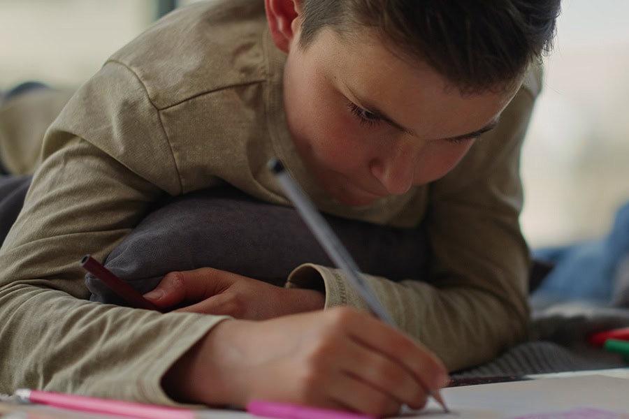 Distressing news events with children can be processed through drawing and creative activities